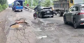 ফরিদপুরের ৩০ কিলোমিটার সড়কে খানাখন্দ, ডাকাতির শঙ্কা